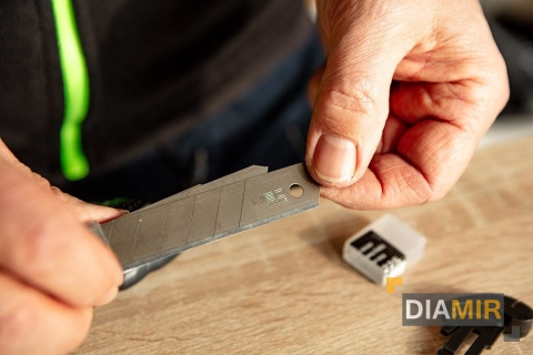 NEO Ostrza łamane 18mm do noży stal SK2 opakowanie 10sztuk 64-225