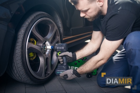 KLUCZ UDAROWY AKUMULATOROWY ZESTAW + AKU 4 AH 600 Nm BEZSZCZOTKOWY WUBER